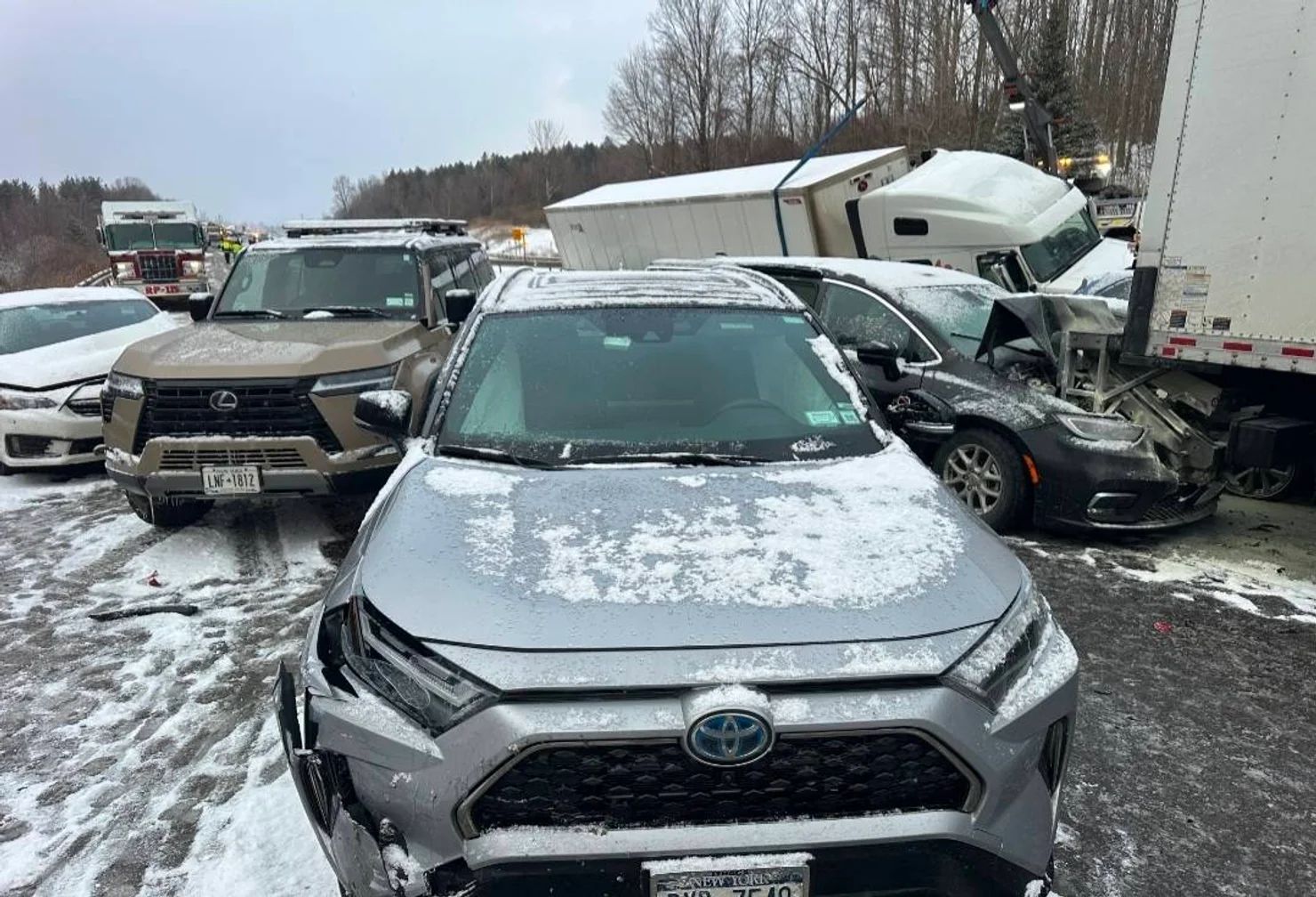 В США бурлит апокалиптический снежный шторм: непогода набирает обороты, угрожая миллионам людей 4