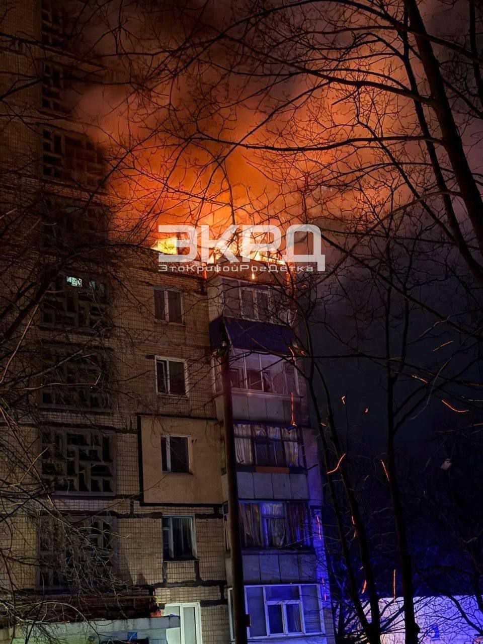 Росіяни вдарили Шахедом по багатоповерхівці у Кривому Розі: спалахнула пожежа 1