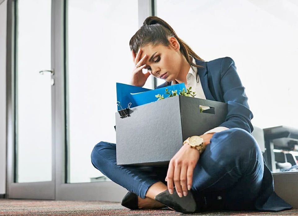 Безработица является проблемой не только оставшихся без работы (а это также и многодетные матери, люди предпенсионного возраста, люди с инвалидностью и т.п.), но и государства.