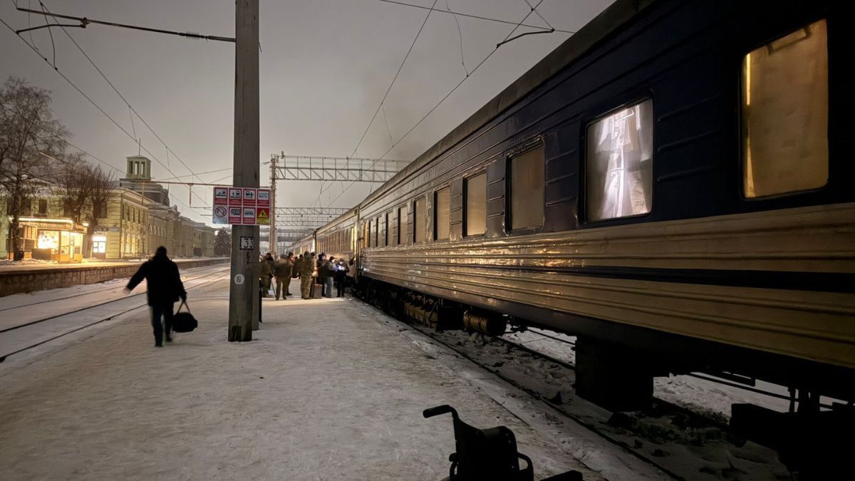 Укрзализныця меняет графики движения из-за опасности