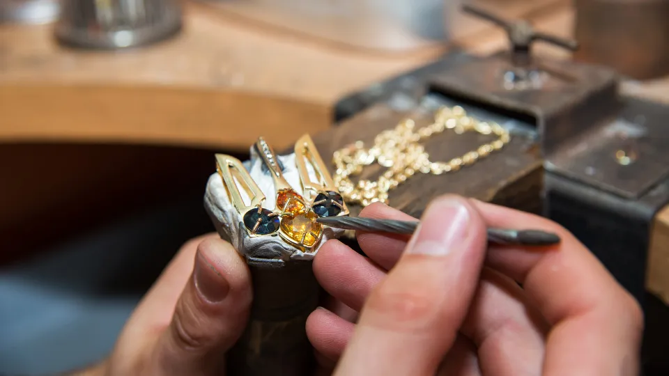 У цей день прийнято вітати майстрів ювелірної справи та дарувати прикраси Яке сьогодні, 31 січня, свято: Міжнародний день фокусника та зебри 4