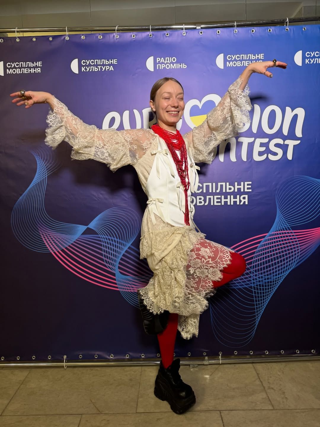 Это опять-таки ассоциации с песней, которая будет звучать на Евровидении - ты думаешь, что уже конец.