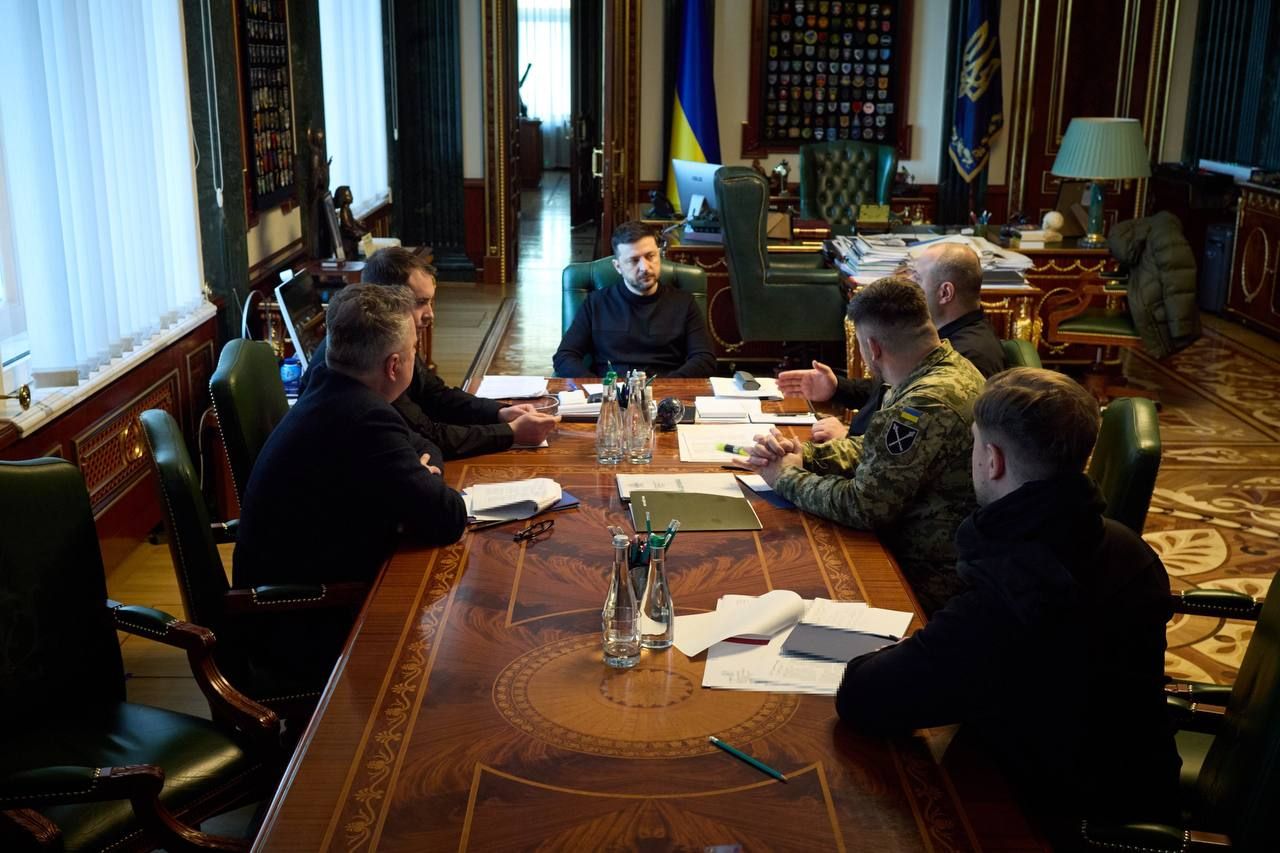 Зеленський зустрівся з Будановим, Кислицею та Умєровим перед наступними переговорами зі США та РФ: війну потрібно закінчувати 1
