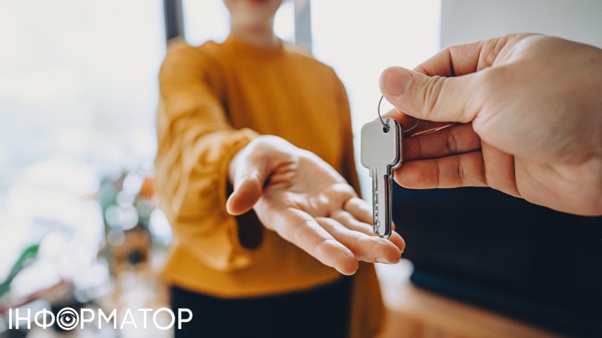 Українці за кордоном продають житло в Україні: нотаріус дала корисні поради покупцям