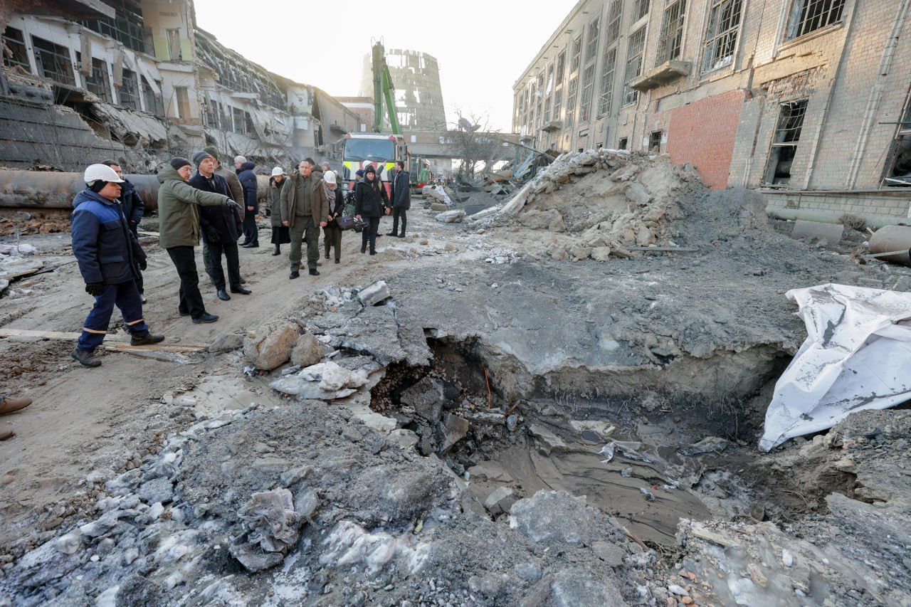 Генсек НАТО Рютте у Києві відвідав зруйновану росіянами ТЕЦ: наслідки жахливі 1