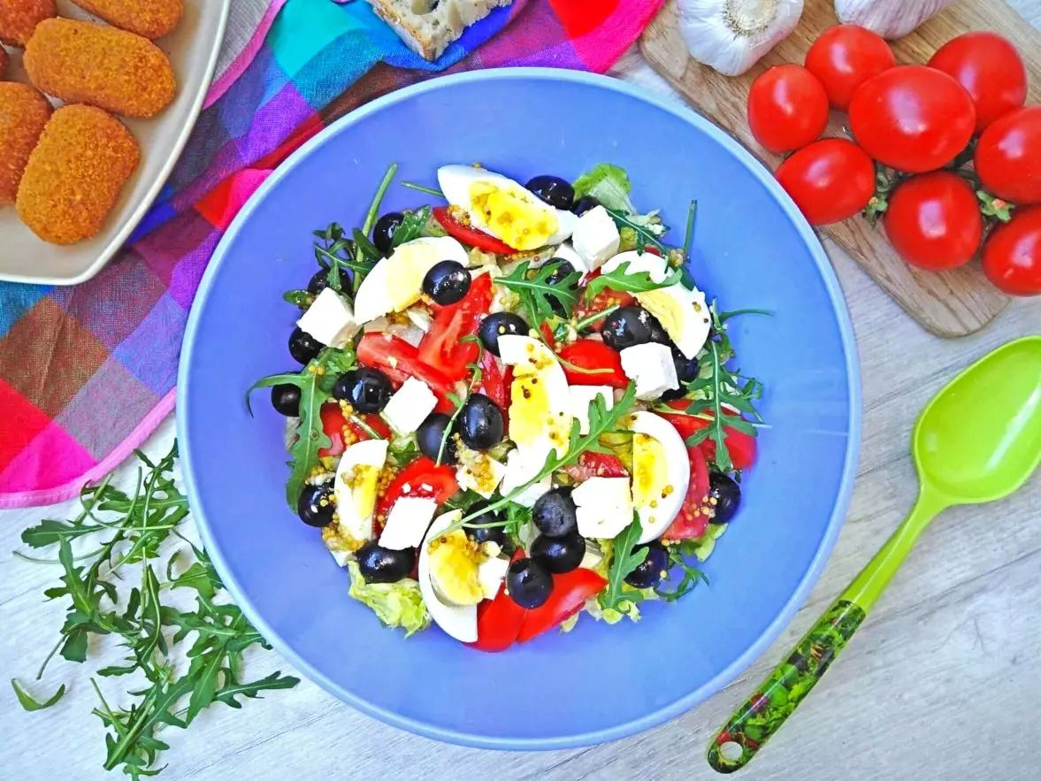 Салат богат витаминами и минералами.