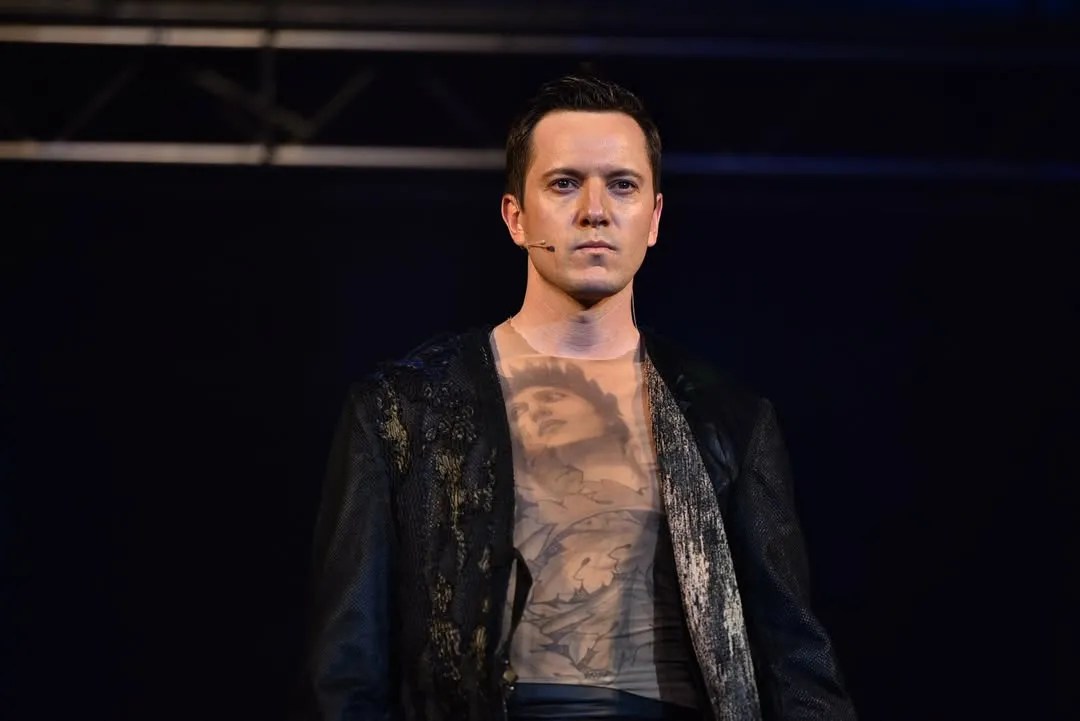 Дориан Грей стал первой главной ролью певца в театре оперетты Дориан Грей стал первой главной ролью певца в театре оперетты