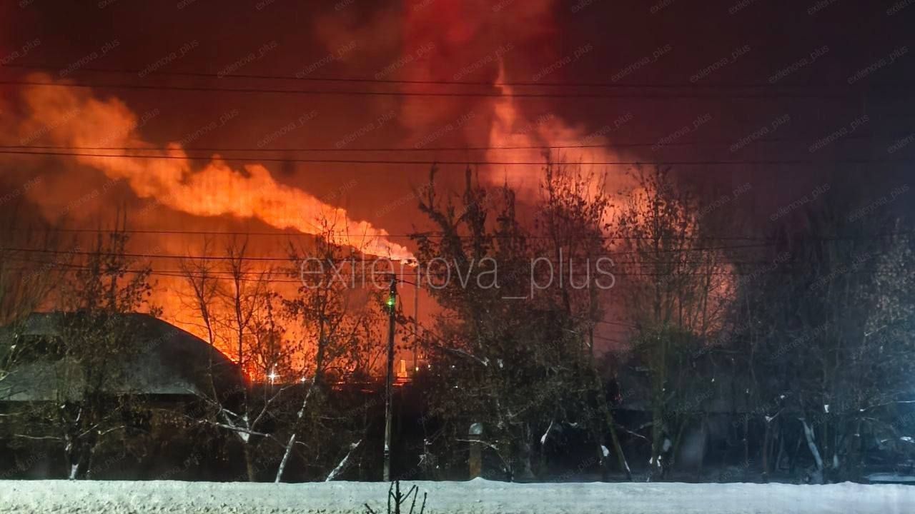 На Росії вночі було гучно: палав хімзавод у Редкіно 1