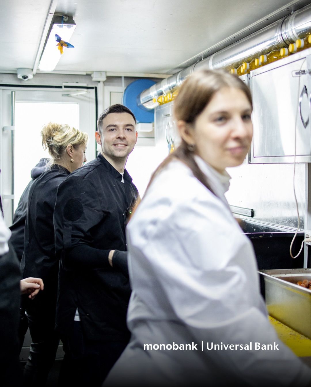 Тисячи горячих обідів у блекаут: monobank відвідав партнерів з FoodTruck під час роботи на Київщині 3