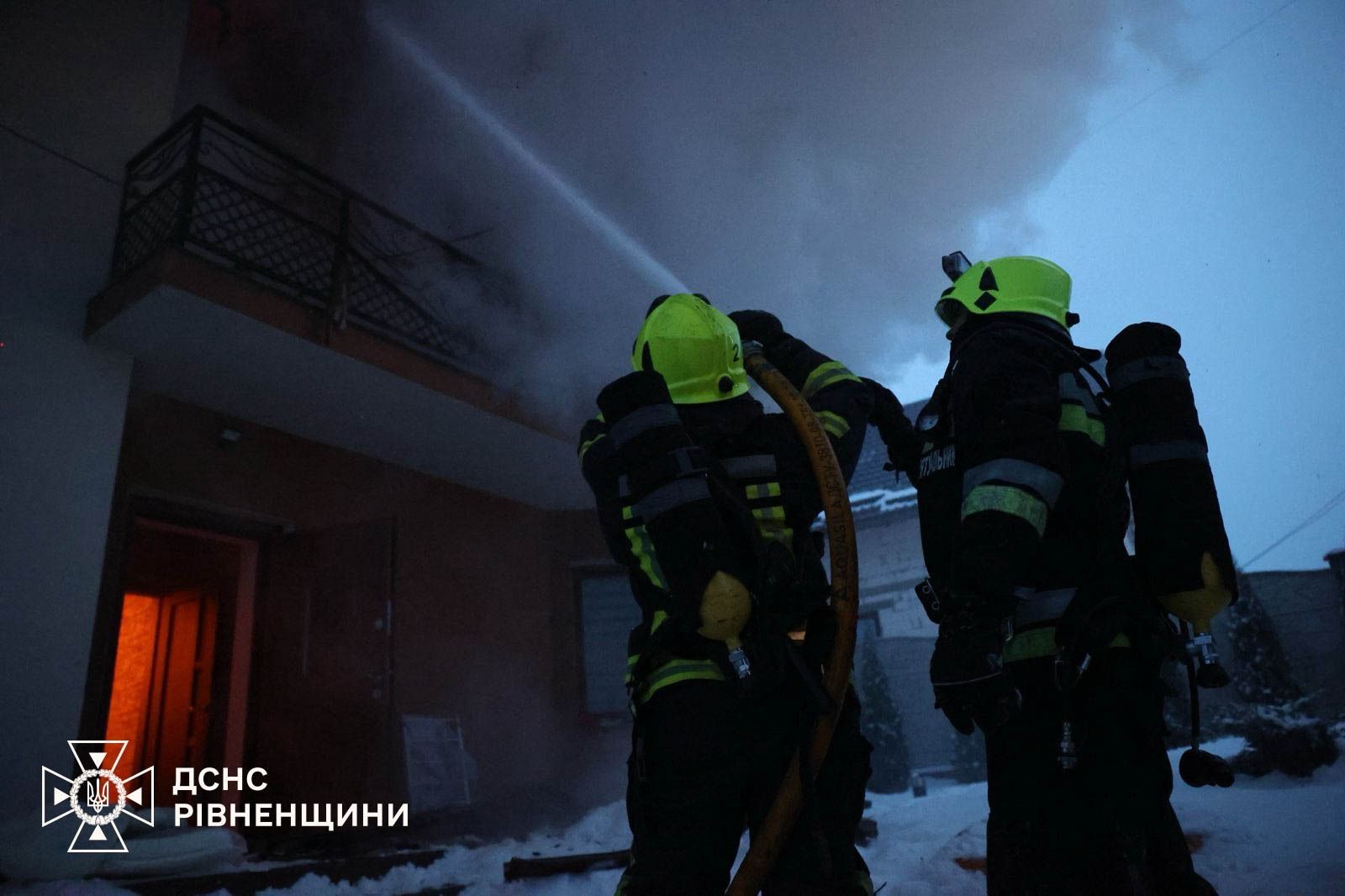 На Рівненщині окупанти вдарили по багатоповерхівці: є поранені - ОДА 2