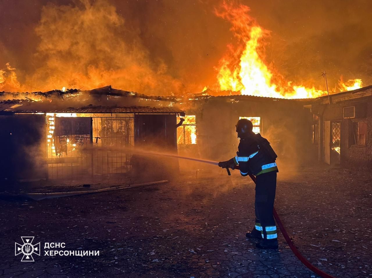 Россияне массировали обстрелы Херсон из РСЗО: пострадали шесть человек 1