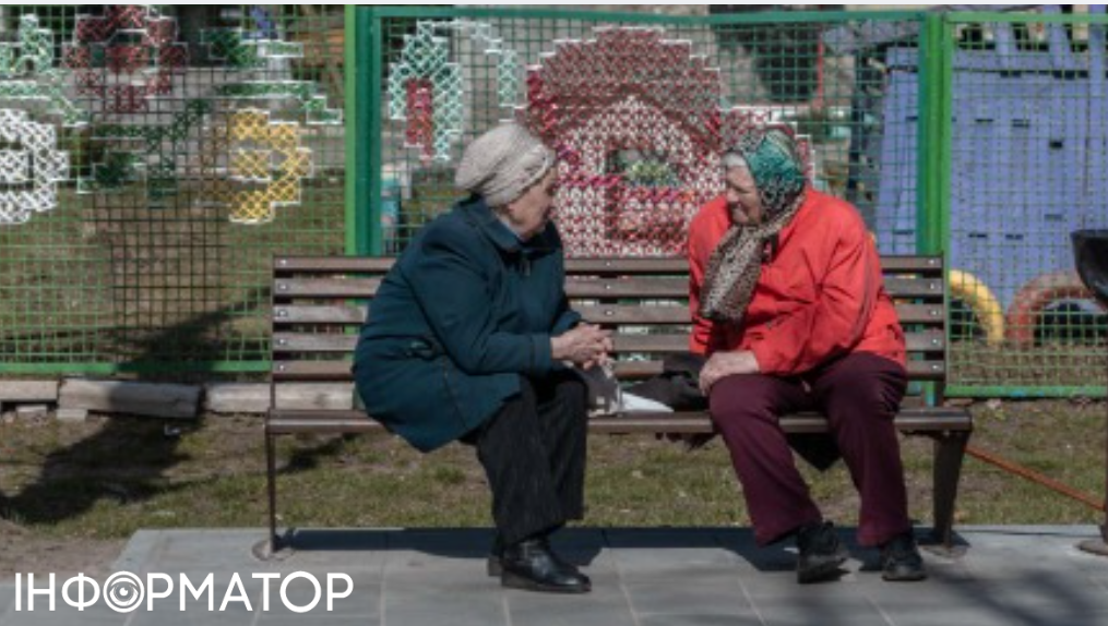 Украинцы могут получать почти 2000 злотых пенсии в Польше: названы условия