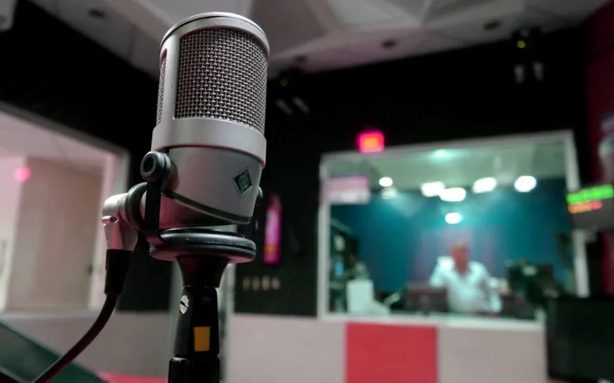 Яке сьогодні, 13 лютого, свято: Всесвітній день радіо та Міжнародний день шаурми 2