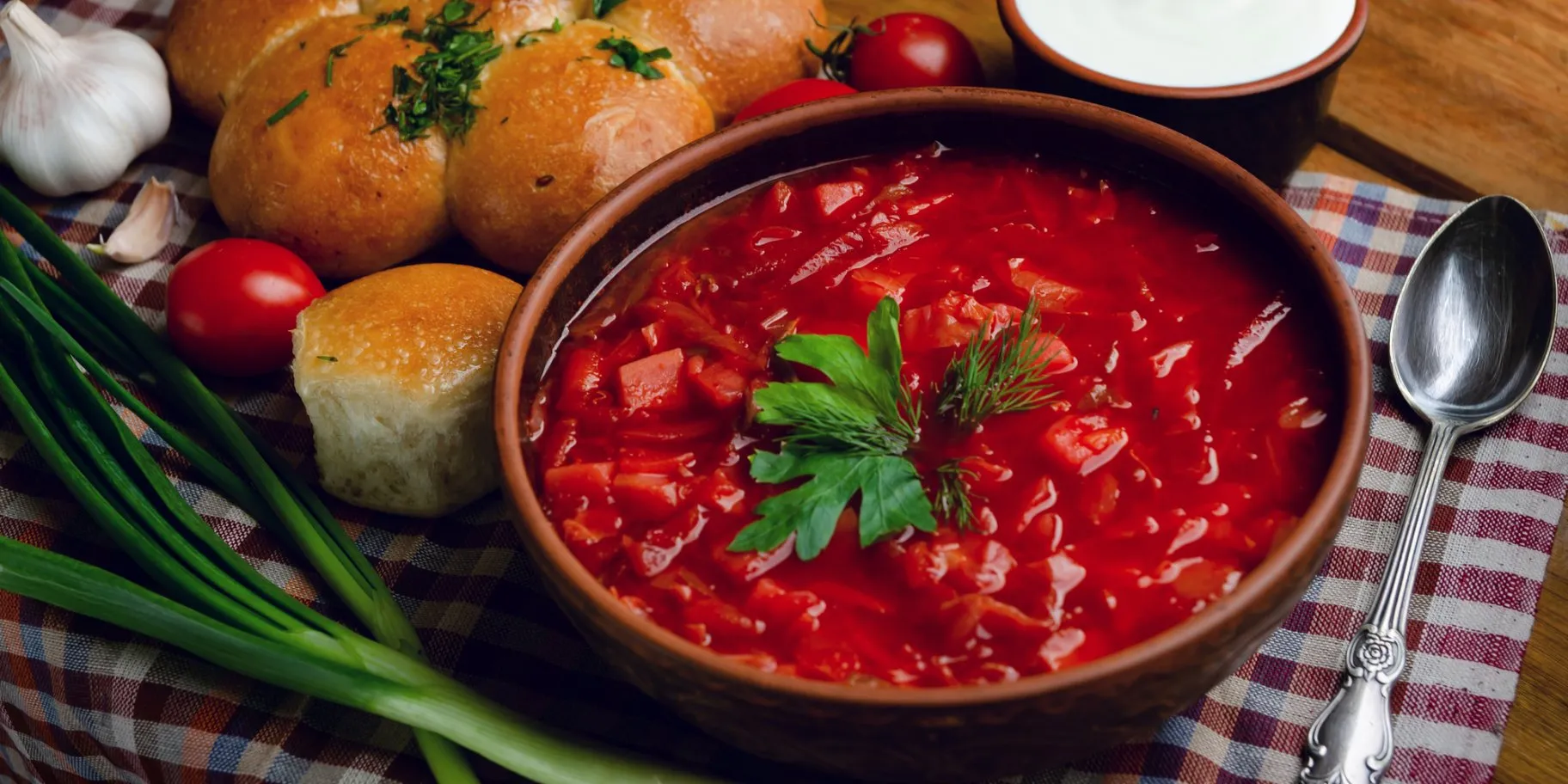 Борщ виходить наваристий та насичений смаками Борщ виходить наваристий та насичений смаками