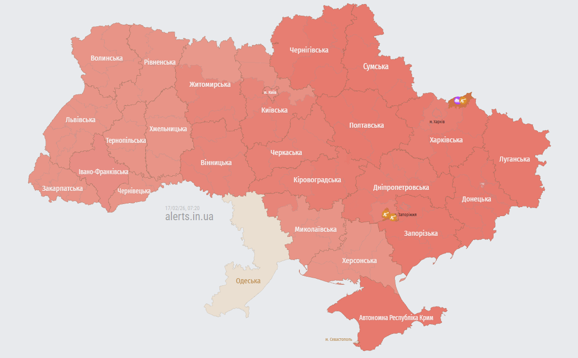 Массированный удар: Россия атакует Украину сотней дронов и крылатыми ракетами.
