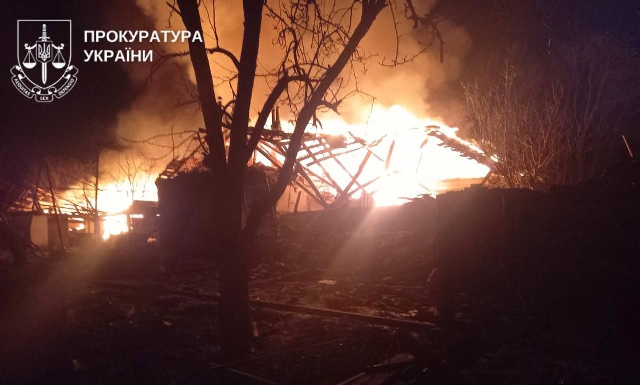 Нічний удар по Сумщині: окупанти вбили жінку та поранили родину з дітьми 1