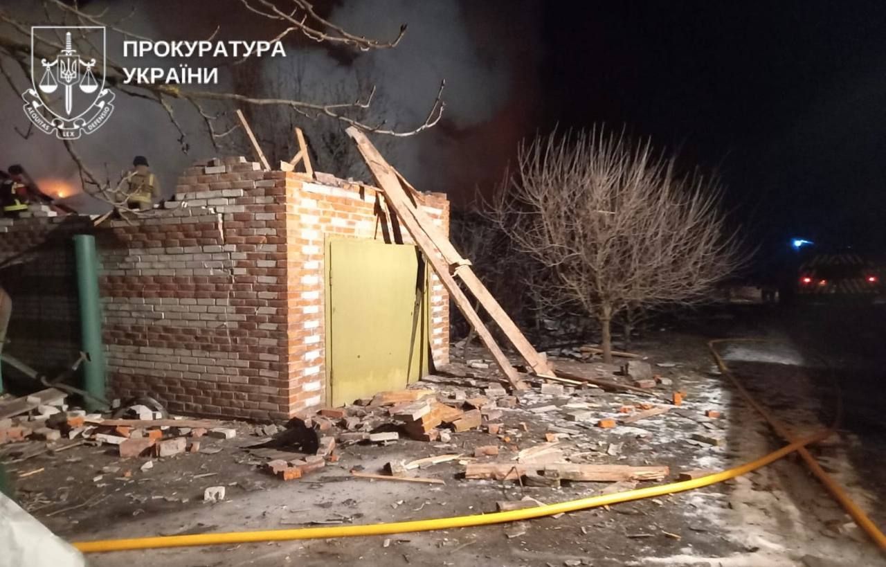 Нічний удар по Сумщині: окупанти вбили жінку та поранили родину з дітьми 2