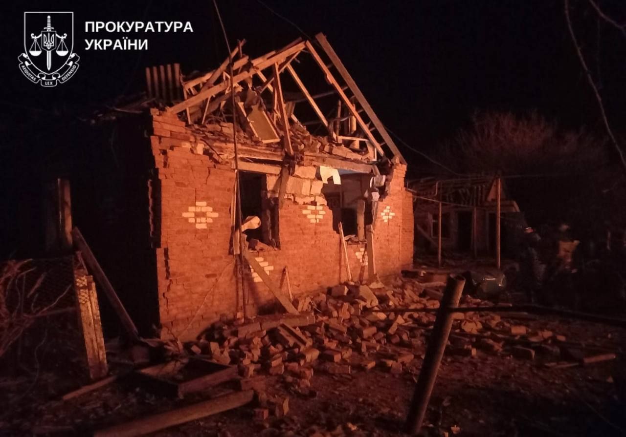 Нічний удар по Сумщині: окупанти вбили жінку та поранили родину з дітьми 3