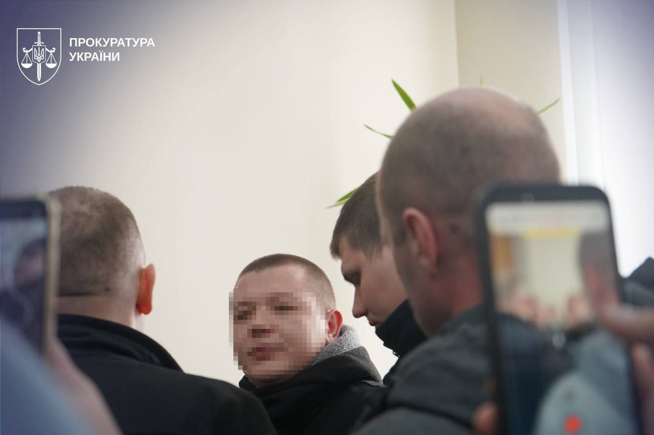 Співмешканець матері обвинуваченого погрожував дідусю вбитої дівчини