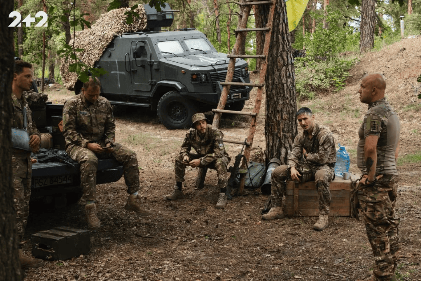 Під час війни Зарубей знаходить час зніматися у кіно, де грає військових