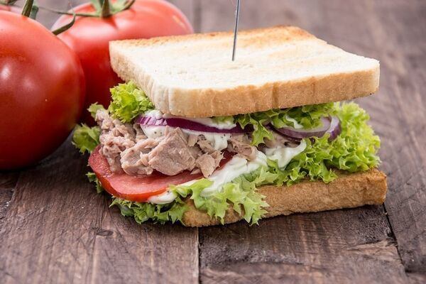 Такий сендвіч є джерелом білку Такий сендвіч є джерелом білку