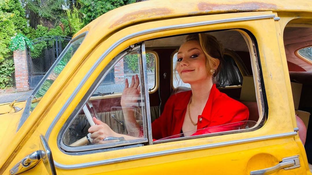 Виктория Аист сыграла девушку, которой купили машину Кузьмы