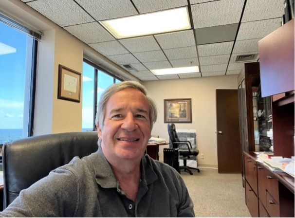 Білл Веллс та його секрети: як партнери проросійських олігархів протидіють рішенням РНБО