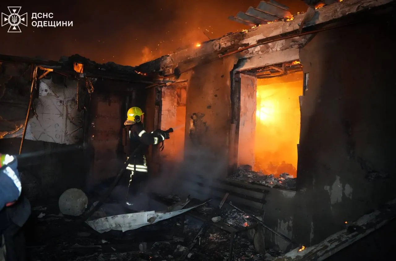 Россияне били дронами по Одессе и нанесли авиаудара по Сумам: есть разрушения и ранения.