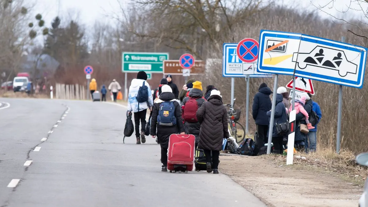 Компенсацію за вимушений виїзд за кордон можна оформити через Дію