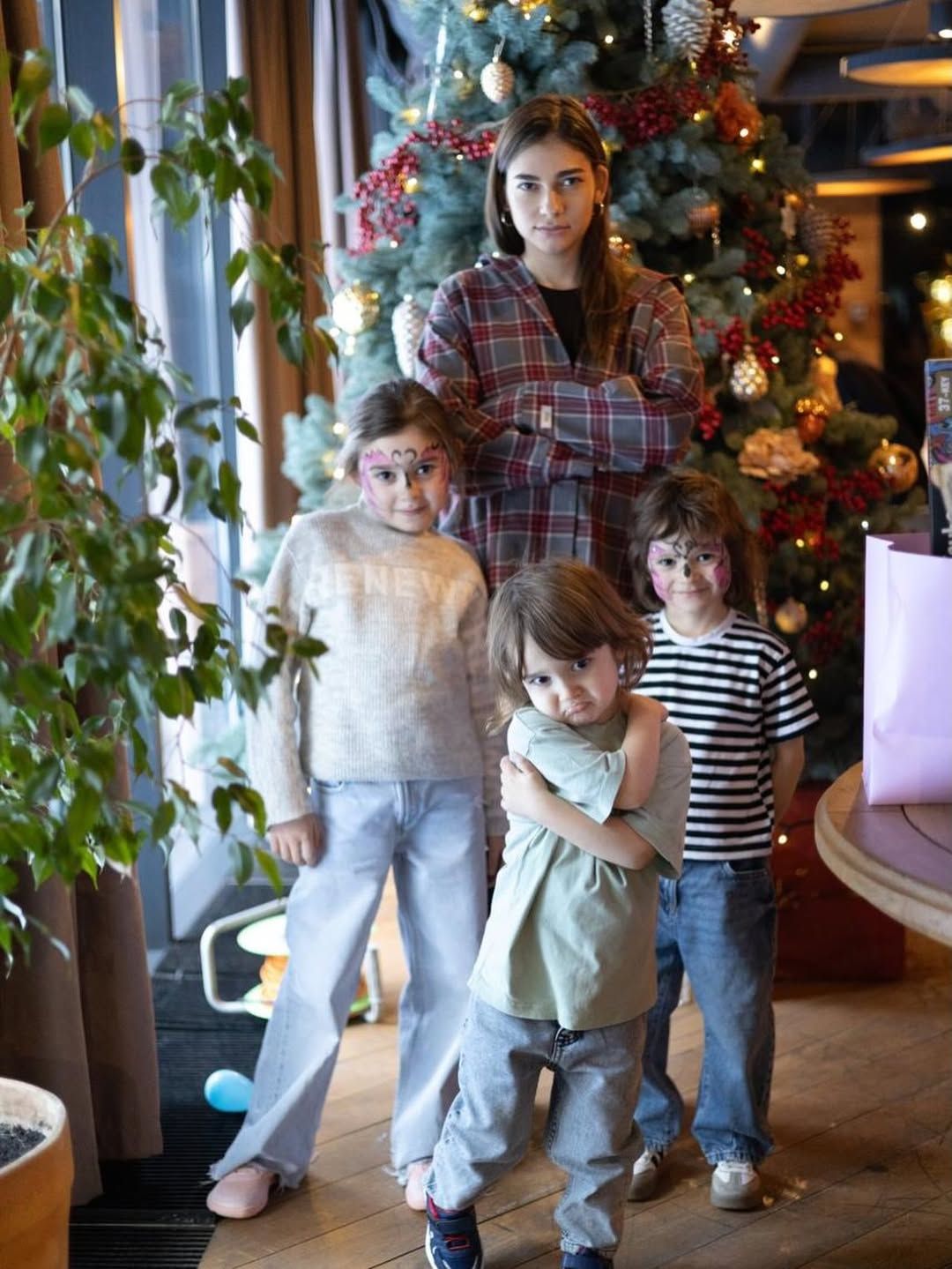 Ліза Корогодська виховує трьох дітей без допомоги їхніх батьків