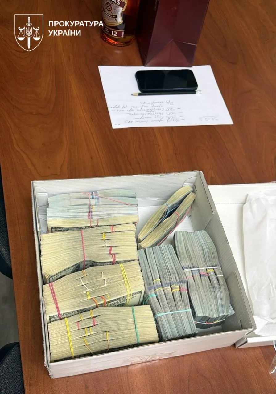 СБУ задержала командующего логистикой ПС и начальника СБУ в Житомирской области на взятке $320 тысяч 2