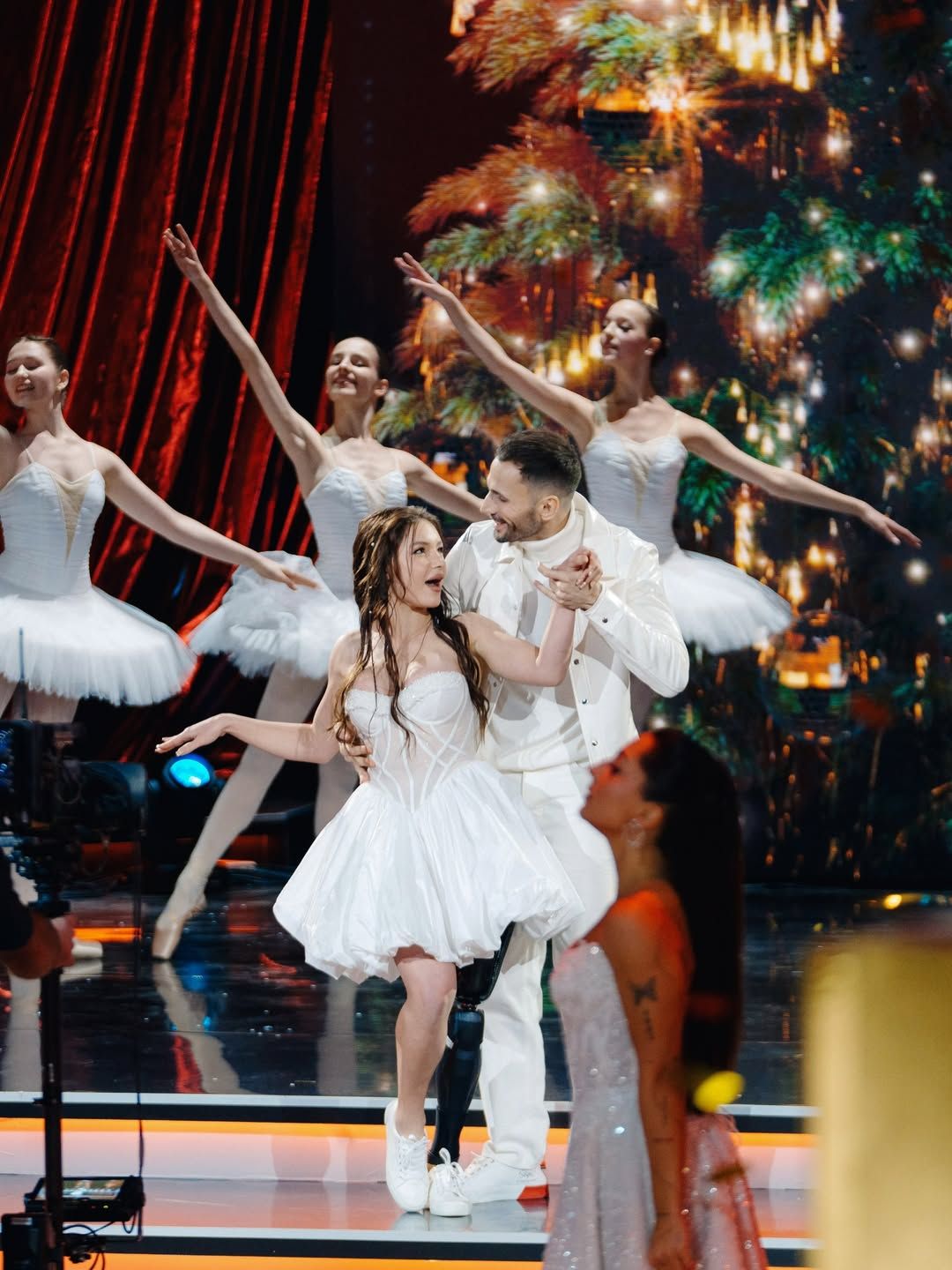 Руся удивила зрителей и судей своими плясками