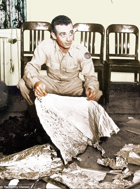 Записи Черного хранилища доходят до ранних файлов, подробно описывающих действия правительства США после вероятной катастрофы НЛО в Розуэлле, штат Нью-Мексико, в 1947 году.