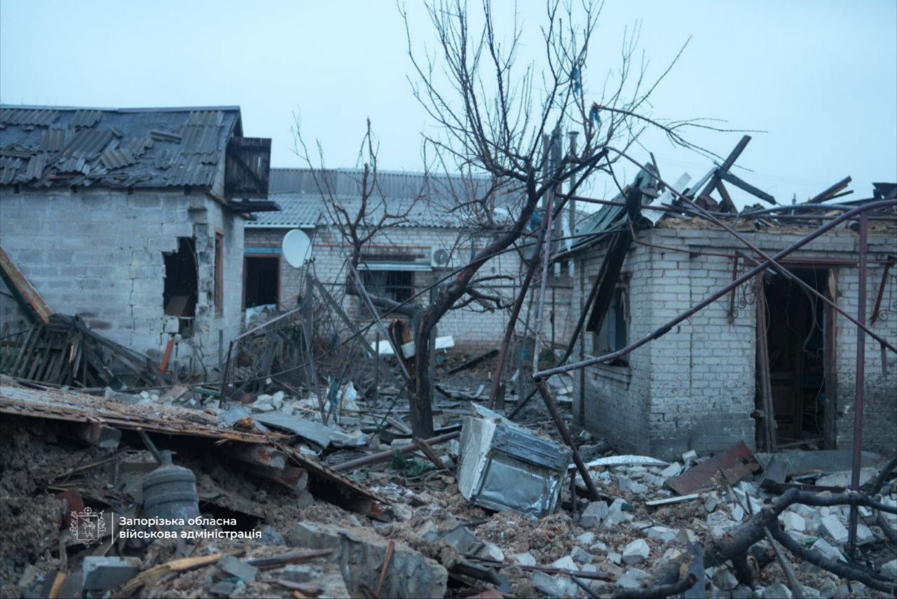 Обстріл Запоріжжя: дев’ятеро поранених, пошкоджено багатоповерхівку та торгівельні центри 4