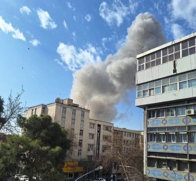 Началось: Израиль и США нанесли "превентивный удар" по Ирану, в Тегеране прогремели взрывы 2