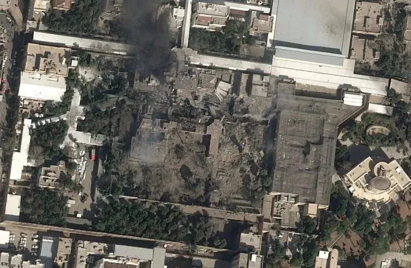 Резиденція Хаменеї перетворилася на руїни. Фото: jpost.com
