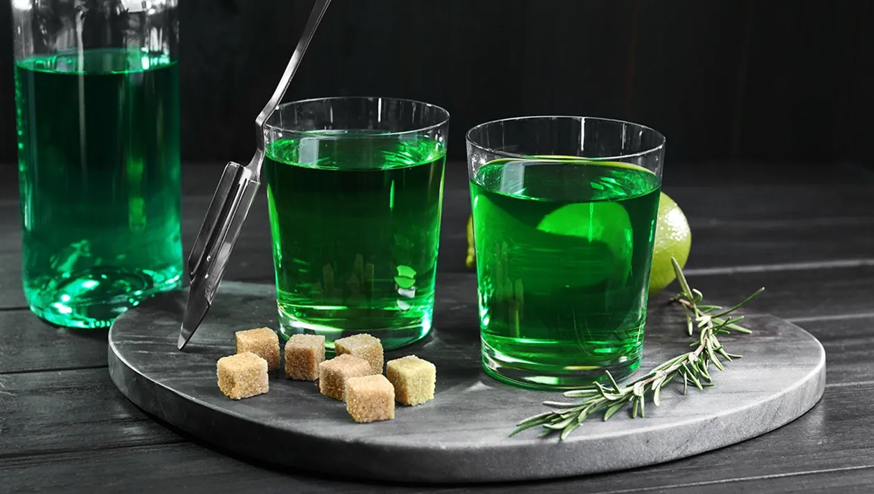 Какой сегодня, 5 марта, праздник: Международный день абсента и рождение степлера 4