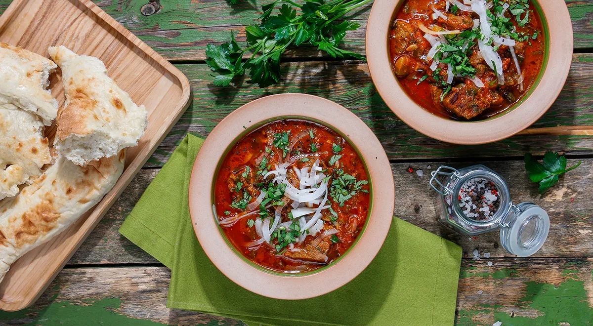 это пикантная вариация классической сборной мясной солянки