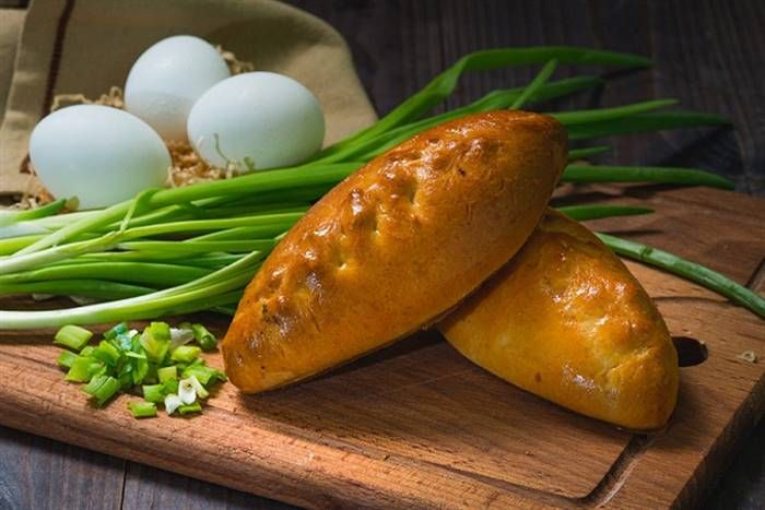 Тесто у пирожков рыхлое и нежное