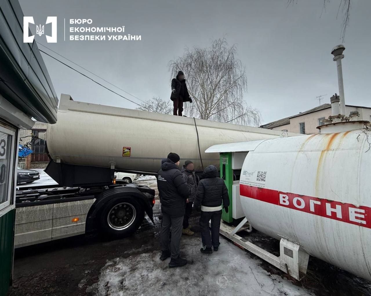 БЕБ на Полтавщині зупинило діяльність двох нелегальних АЗС 4