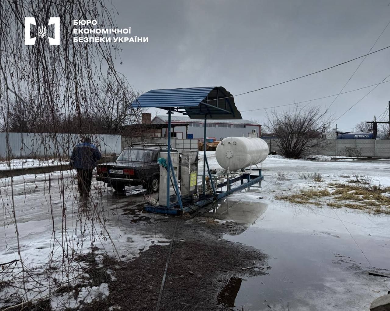 БЕБ на Полтавщині зупинило діяльність двох нелегальних АЗС 1