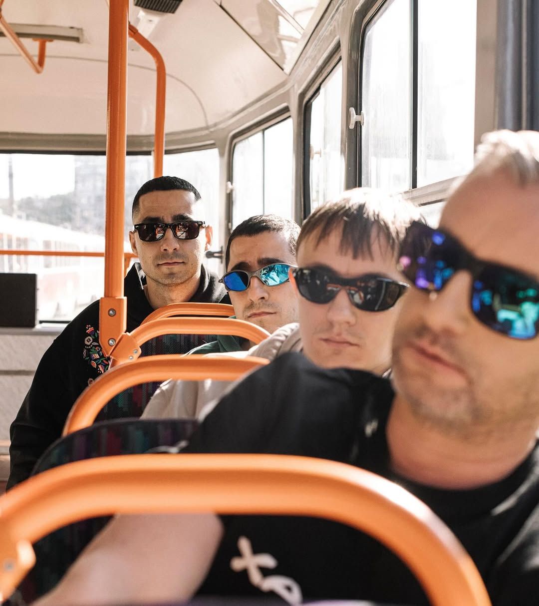 Группа коллаборирует с другой известной на всю страну харьковской группой - "Жадан и собаки".