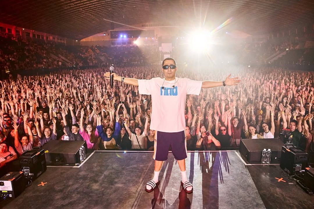 "Курган & Agregat" завоевал большую популярность среди украинской молодежи благодаря юмору и авторскому стилю.