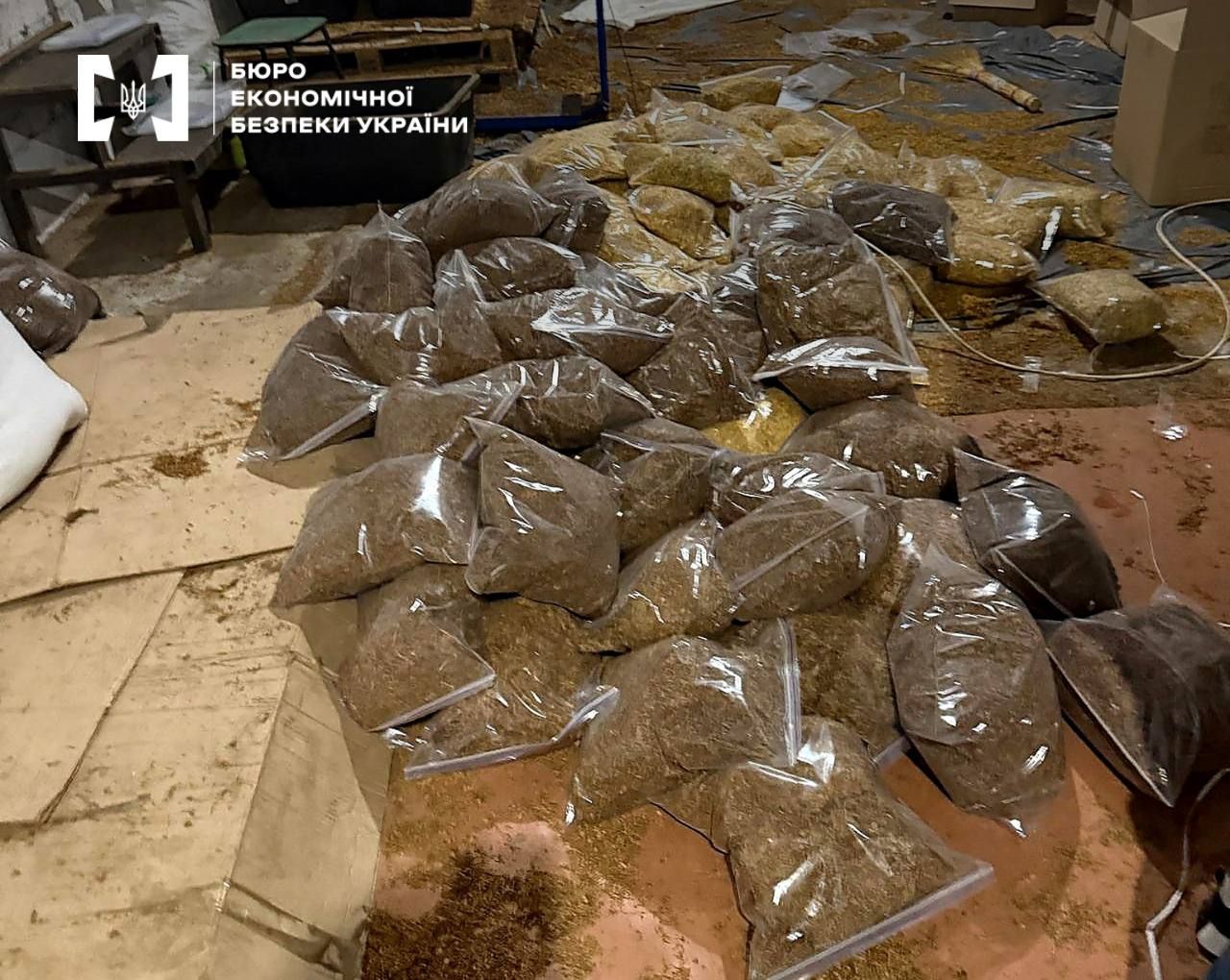 БЕБ на Полтавщині викрило підпільне виробництво тютюну: за три роки реалізували продукції на 49 млн грн 3