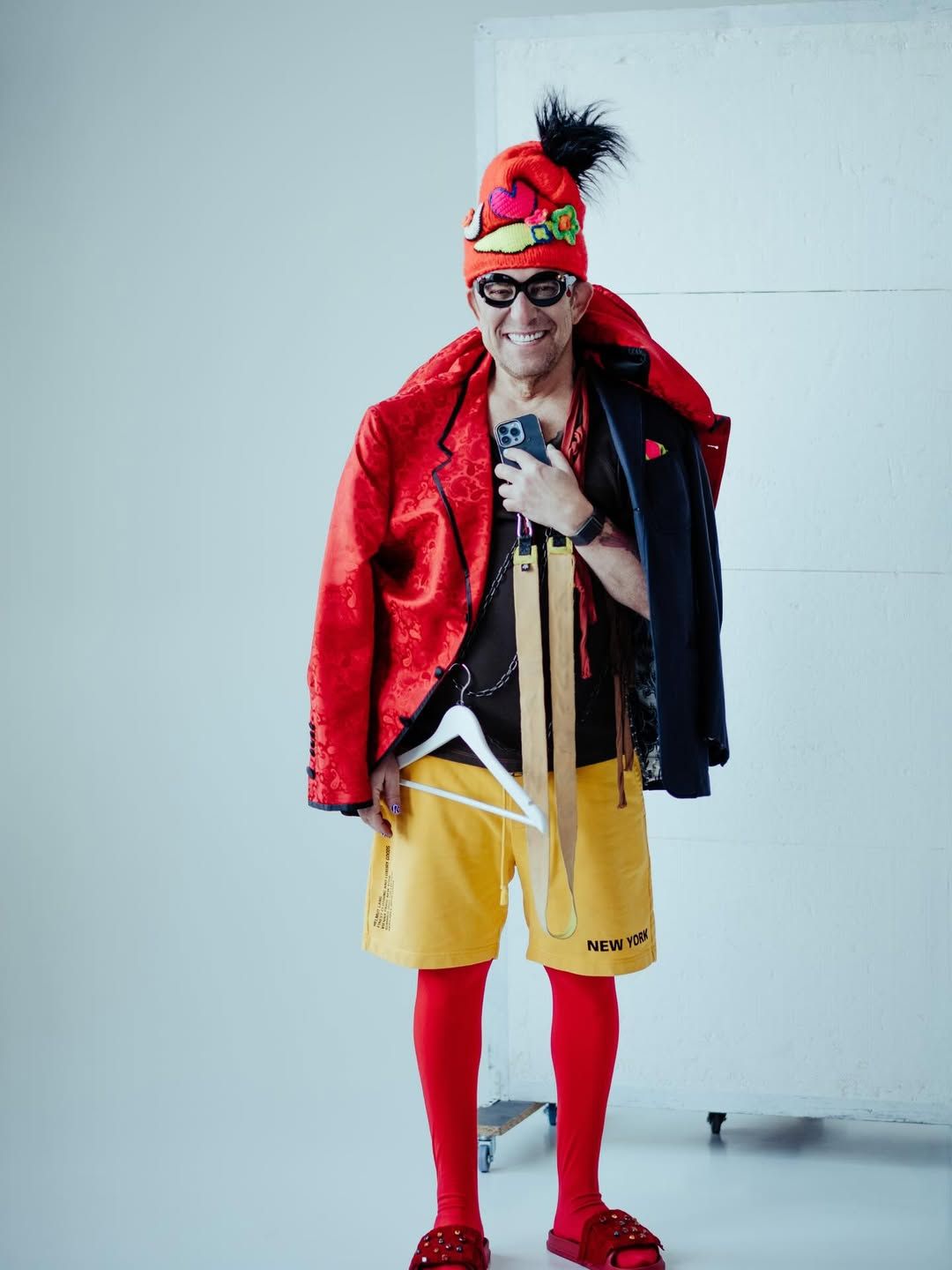 відомий своєю екстравагантністю.