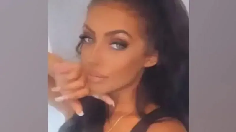 Ця дівчина була вбита саме через асфіксіофілію - придушення під час сексу. Це зробив її хлопець.анцівницю 