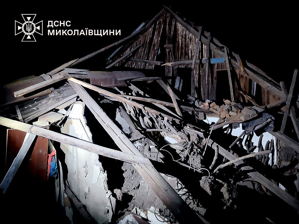 Зруйнований будинок на Миколаївщині внаслідок вибуху Зруйнований будинок