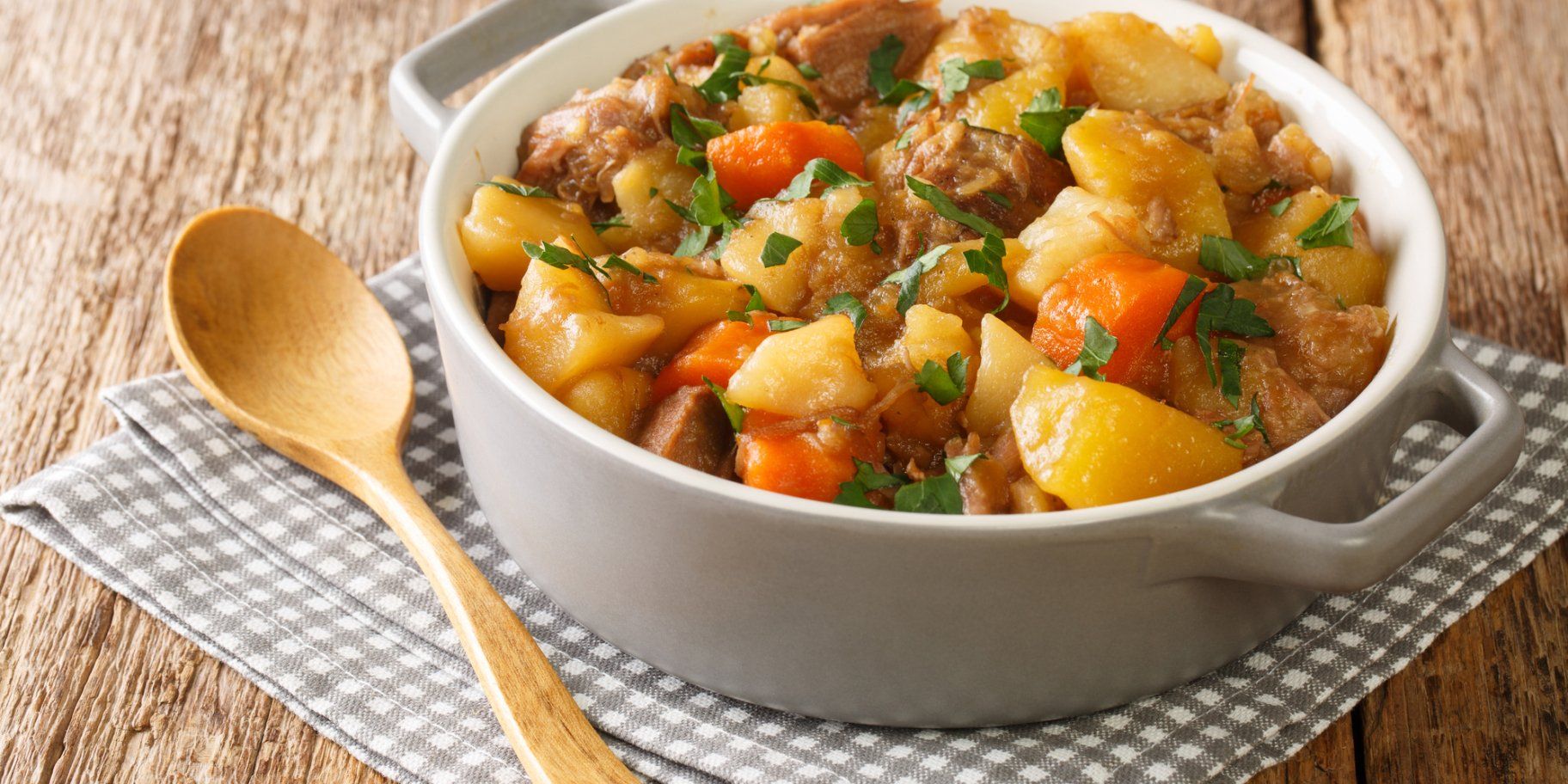 Мясо получается очень нежным и сочным