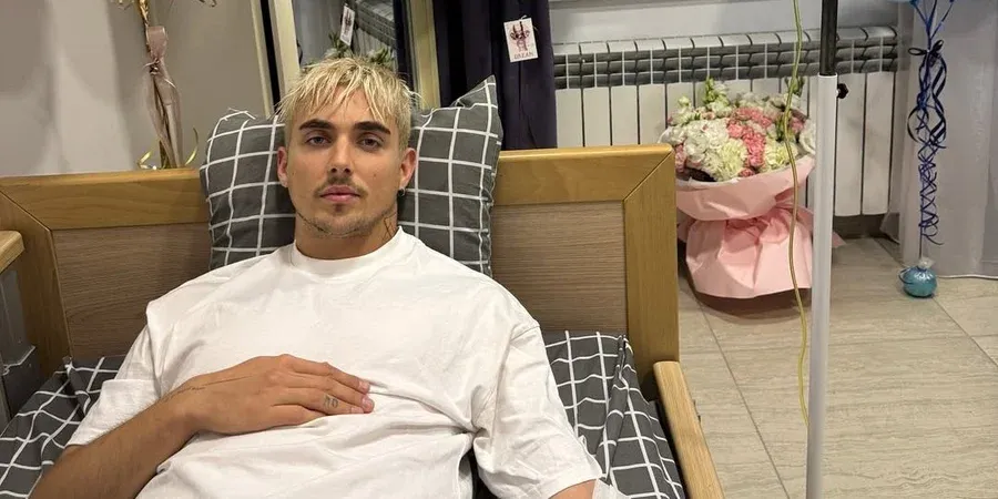 Артист поділився світлинами з лікарняної палати однієї з лікарень Харкова у своєму Instagram.