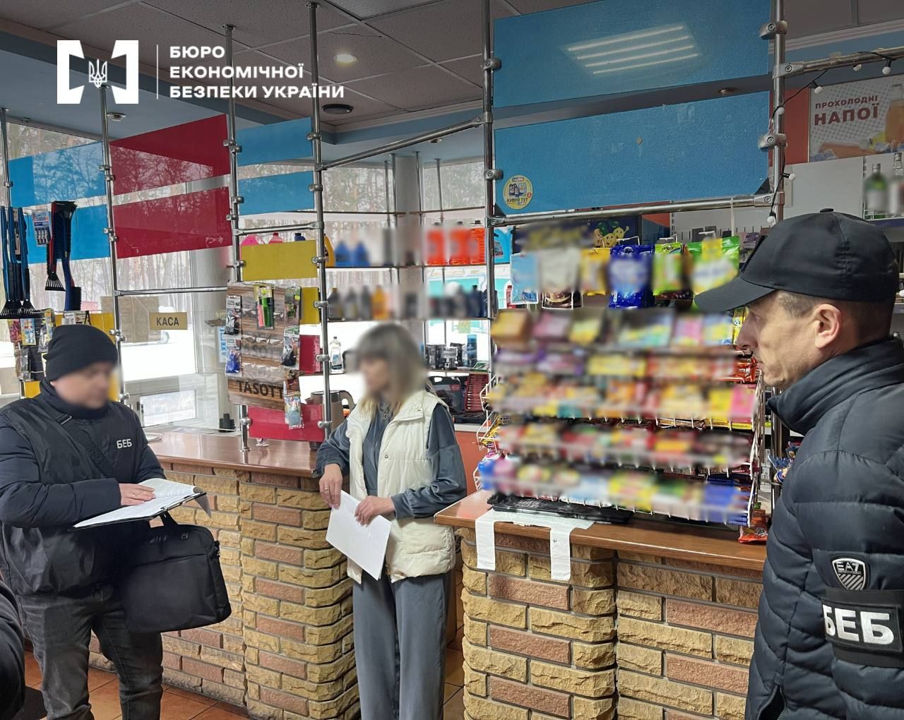 Рік у «тіні»: детективи БЕБ припинили роботу нелегальної АЗС на Полтавщині 3